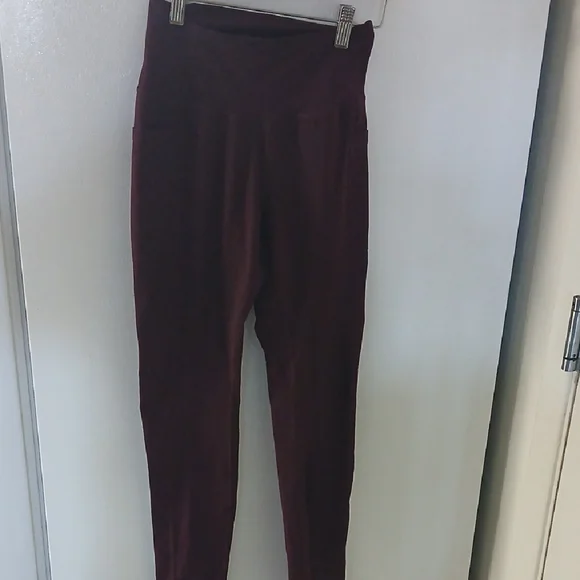 Chic Burgundy High-Rise Leggings - Picture 1 of 7